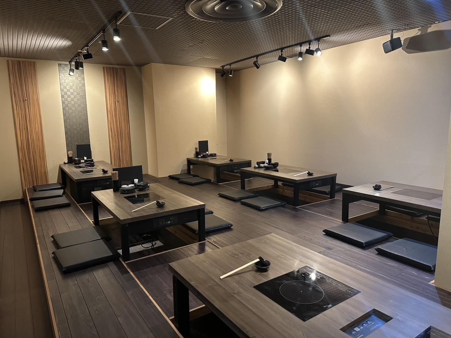 いっぱち上本町店 店内